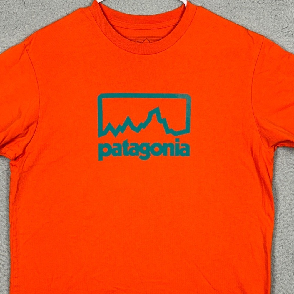 Patagonia T-Shirt Men Large Slim Fit Orange Graphic Tee Short Sleeve Made In USA